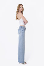 Load image into Gallery viewer, Vervet High Rise Hotfix Embellished Jeans