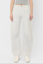 Load image into Gallery viewer, Vervet High Barrel with Darts / Stripe
